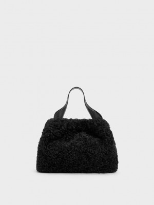 Charles & Keith Ally Furry Slouchy Chain-Handle Bag Schwarz | VYXB53670