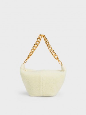 Charles & Keith Daki Chain Handle Furry Hobo Bag Mehrfarbig | WPVU35497