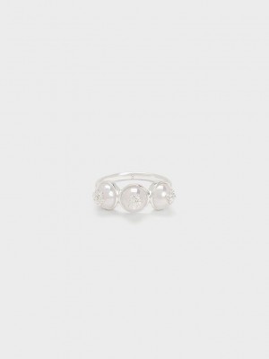 Charles & Keith Flower-Embellished Triple Pearl Ring Silber | SLGK18503