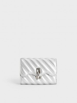 Charles & Keith Freja Wavy Metallic Gesteppt Wallet Silber | KMFY69820
