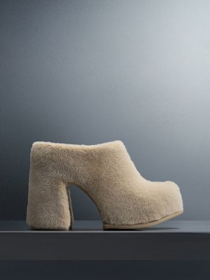 Charles & Keith Pixie Furry Plattform Mules Beige | QVNA13980