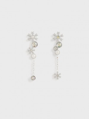 Charles & Keith Snowflakes-Motif Pearl & Crystal Drop Earrings Silber | SLMN12849