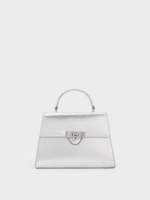 Charles & Keith Tallulah Metallic Trapeze Top Handle Bag Silber | KSTL80347